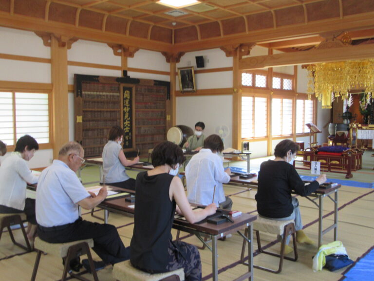Read more about the article ７月１８日妙見宮にて書道教室が開催されました。