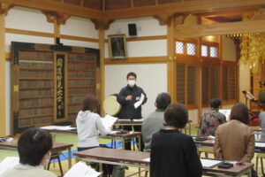 １１月１０日・２４日妙見宮にて書道教室が開催されました。１２月は８日です。