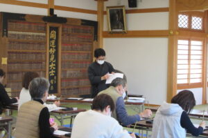 １２月８日妙見宮にて書道教室が開催されました。１月は１２日・２６日です。
