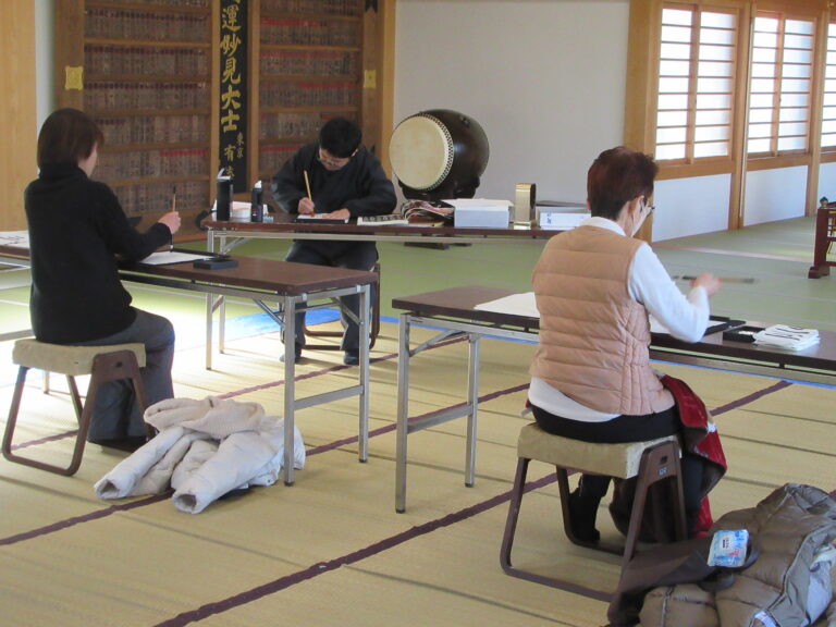 Read more about the article ２月９日妙見宮にて書道教室が開催されました。次回は２３日です。