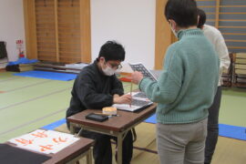 ３月１６日妙見宮にて書道教室が開催されました。次回は３０日です。