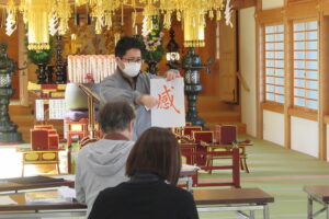 ３月１６日・３０日妙見宮にて書道教室が開催されました。４月は１３日・２０日です。