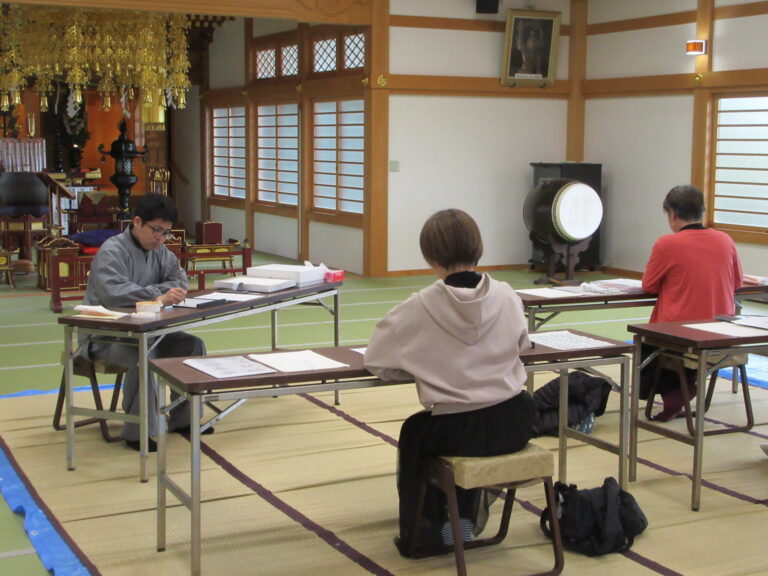 Read more about the article ４月１３日妙見宮にて書道教室が開催されました。次回は２０日です。