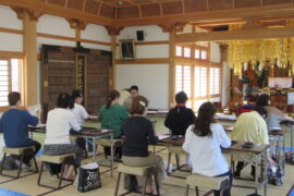 5月11日妙見宮にて書道教室が開催されました。次回は25日です。