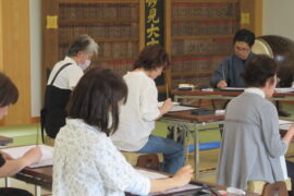 6月8日妙見宮にて書道教室が開催されました。次回は22日です。