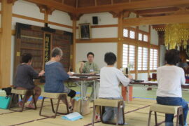 8月10日妙見宮にて書道教室が開催されました。次回は31日です。
