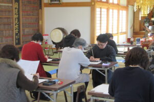 3月15日　妙見宮にて書道教室が開催されました。次回は29日・4月は5日、19日です。