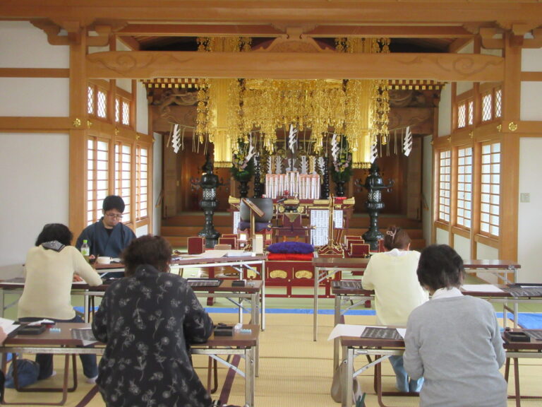 投稿についてもっと詳しく 4月5日　妙見宮にて書道教室が開催されました。次回は19日です。