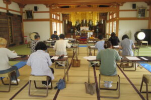 7月5日・19日　妙見宮にて書道教室が行われました。8月は23日です。
